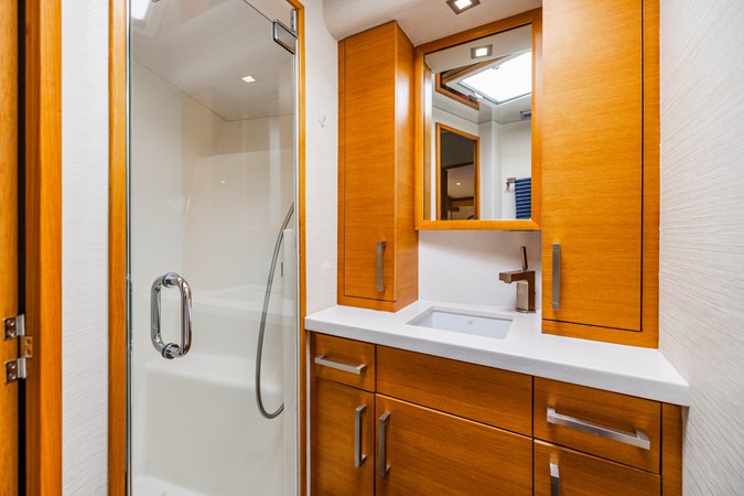 Port Aft Guest En-Suite Head