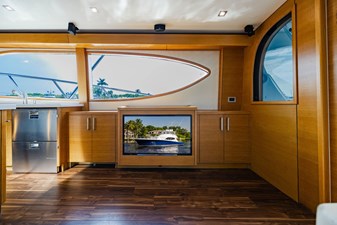 Farther & Sun 21 Built-In TV, Salon
