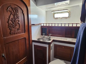 HARMONY @ SEA 24 Aft Head 2