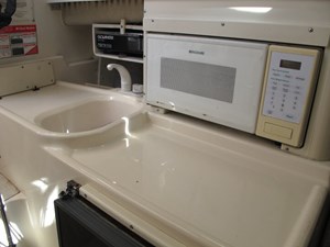 MISS MOLLY 18 Galley