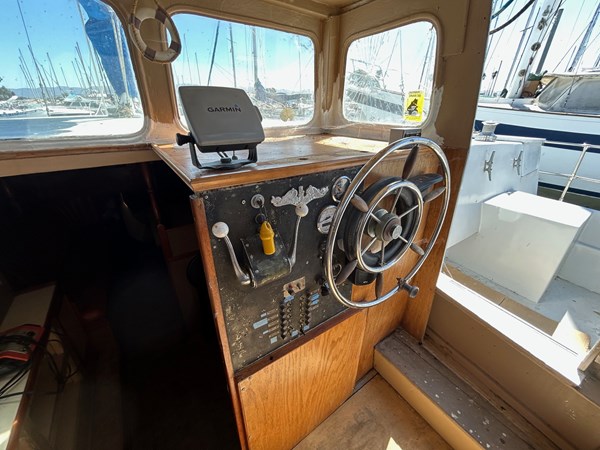 HELM LOOKING TO STRB.