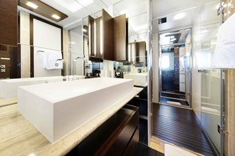 Insieme 18 Master Head with walk through shower