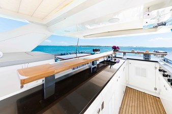 Insieme 33 Fly Bridge Bar