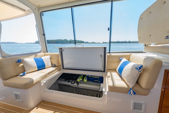 Port Settee Storage Compartment