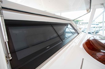 Flybridge 10