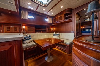 DREADNOUGHT 21 Dining Area