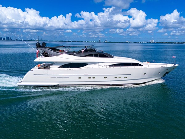 FERRETTI YACHTS CUSTOM LINE 94