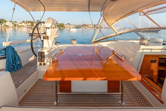 Cockpit to Port w Full Table