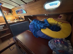 GRACE 17 Salon looking Aft Portside