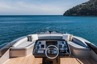 2017-riva-88-domino-super-Fly Helm