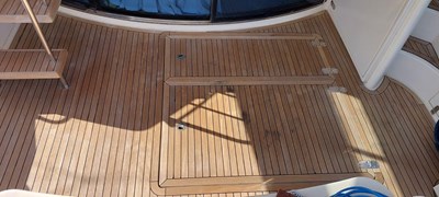 HAKUNA MATATA 4 Aft cockpit deck