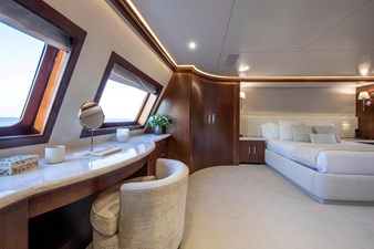 Lady Nora 9