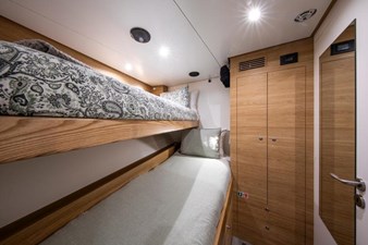 Lady Nora 24