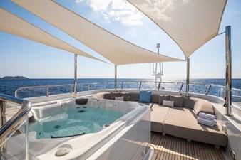 Lady Nora 43