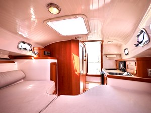 ABLE II 25 Vee Berth Looking Aft 