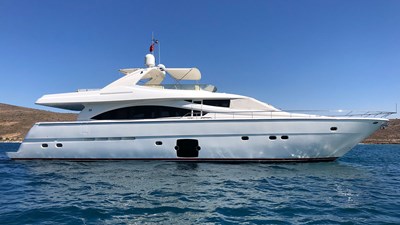 2005 Ferretti 830 For Sale