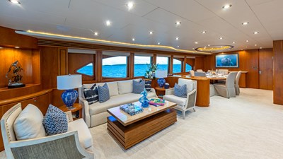 Salon to port 
