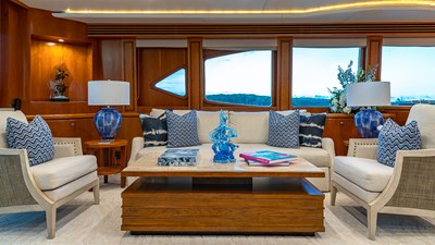 Salon to port 