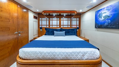 VIP looking outboard 