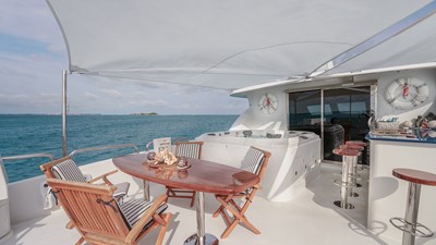 Bar Jacuzzi and dining 