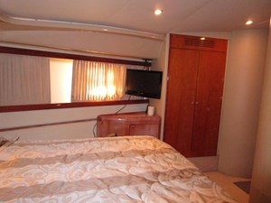 PRETTY LADY 25 VIP Looking to Stbd.    