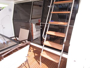 PRETTY LADY 37 Flybridge Access   