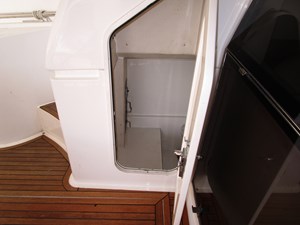 PRETTY LADY 39 Crew Cabin Entry   