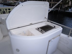 PRETTY LADY 42 Flybridge Wet Bar  