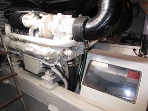 PRETTY LADY 48 Port Engine   