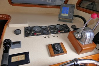 LOVE U 2 38 Salon Engine Controls