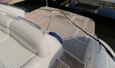 YOUNG GIRL 32 Swim Platform and Hydraulic Lift
