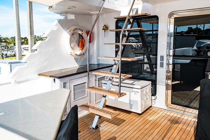 Easy Access to Flybridge
