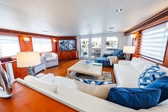 GRACE 5 Salon Looking Aft  