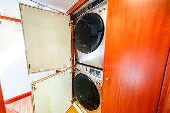 GRACE 11 Foyer Laundry   