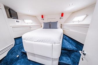 GRACE 33 Forward Cabin  
