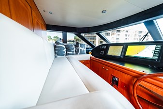 GRACE 39 Pilothouse Seating  