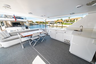 GRACE 45 Aft Deck Bar  