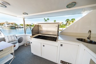 GRACE 47 Aft Deck Grill  