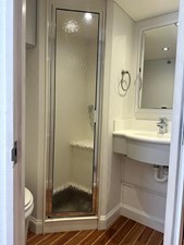 GRACE 51 Crew head and shower
