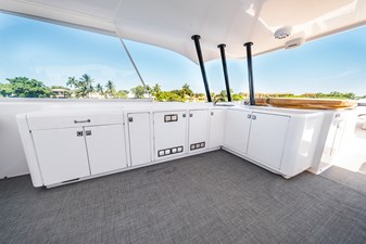 GRACE 56 Stbd. Side Flybridge Bar  