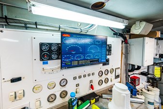 GRACE 74 Engine Room Center  