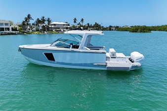 AVIARA AV40 OB 4 EXTERIOR VIEW