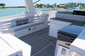 AVIARA AV40 OB 24 WETBAR / SEATING