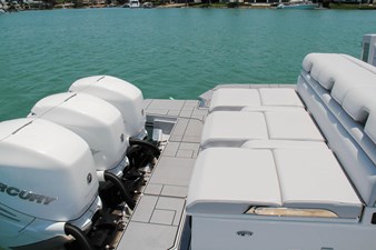 AVIARA AV40 OB 39 3 X 400HP MERCURY ENGINE