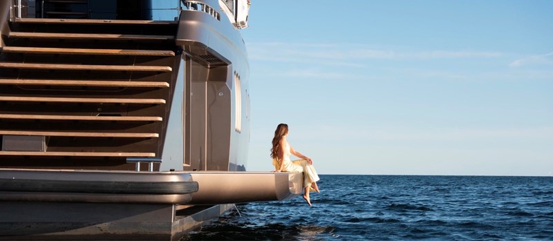 Beach club with toy storage 