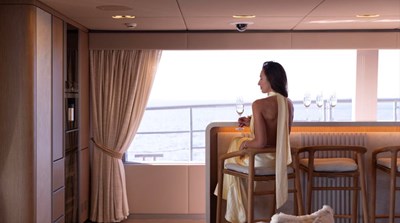 Main salon bar