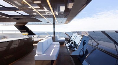 Sundeck helm