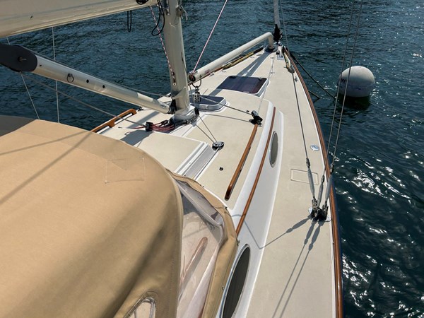 GALLUP, 2011 Alerion 33