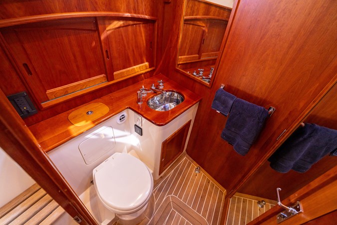 2014 Hinckley Talaria 48 BAREFOOT