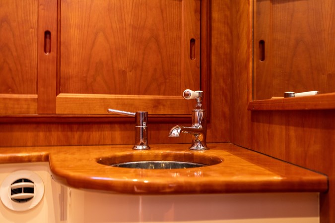 2014 Hinckley Talaria 48 BAREFOOT